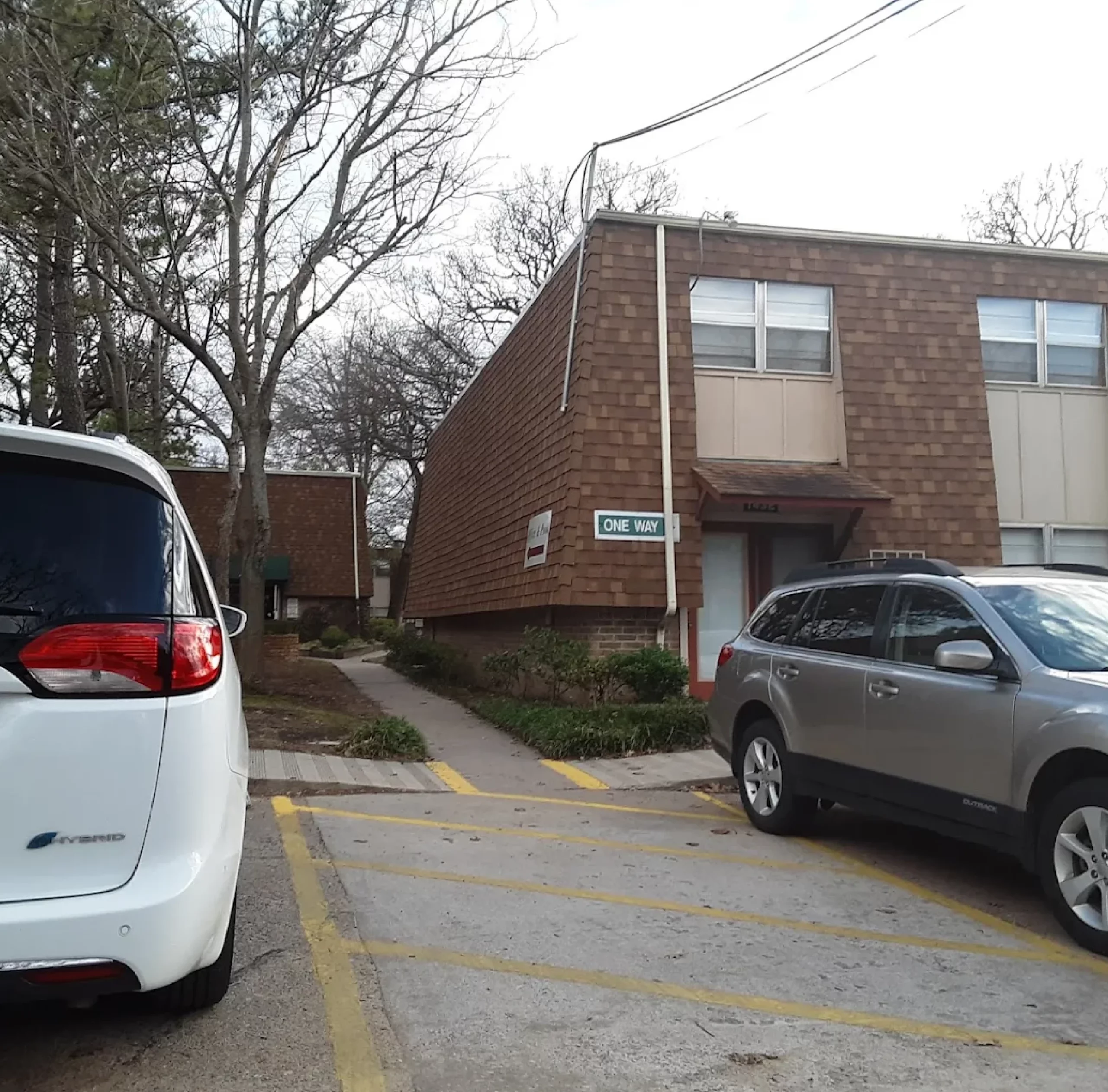 Quiet residential street at Walnut Gardens Apartments with convenient parking