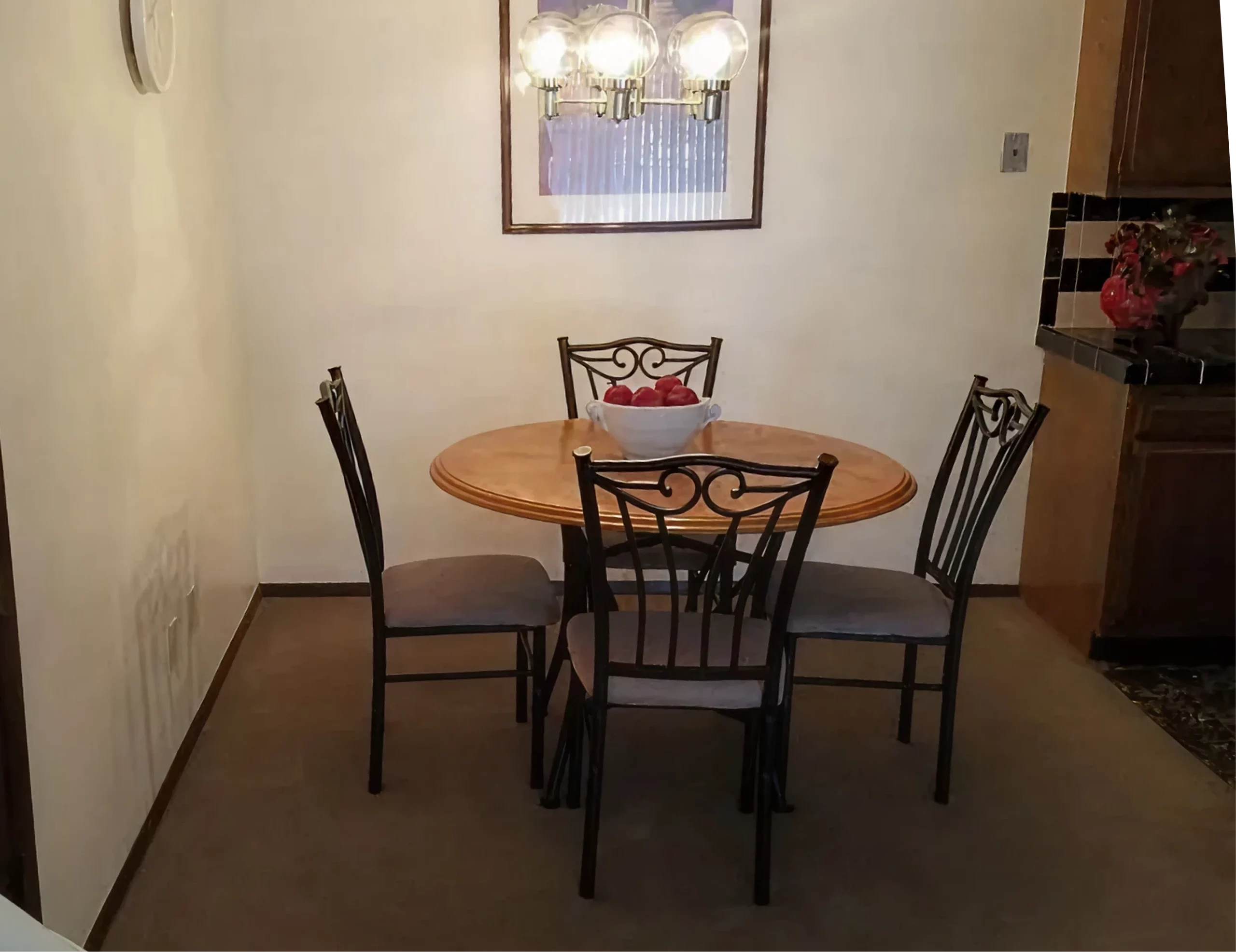 Apartment dining area at Walnut Gardens Apartments