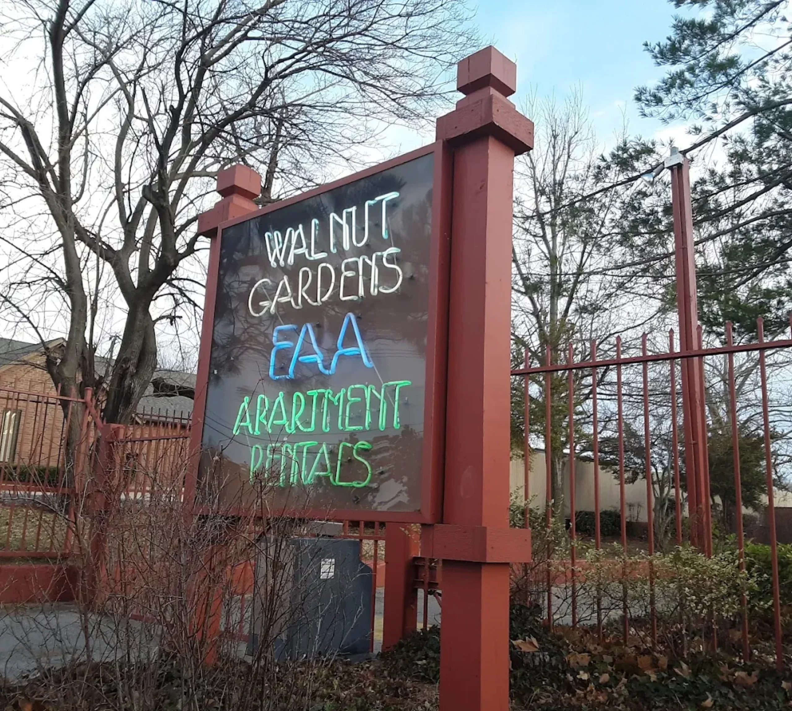 Walnut Gardens Apartments sign with easy highway access in Oklahoma City