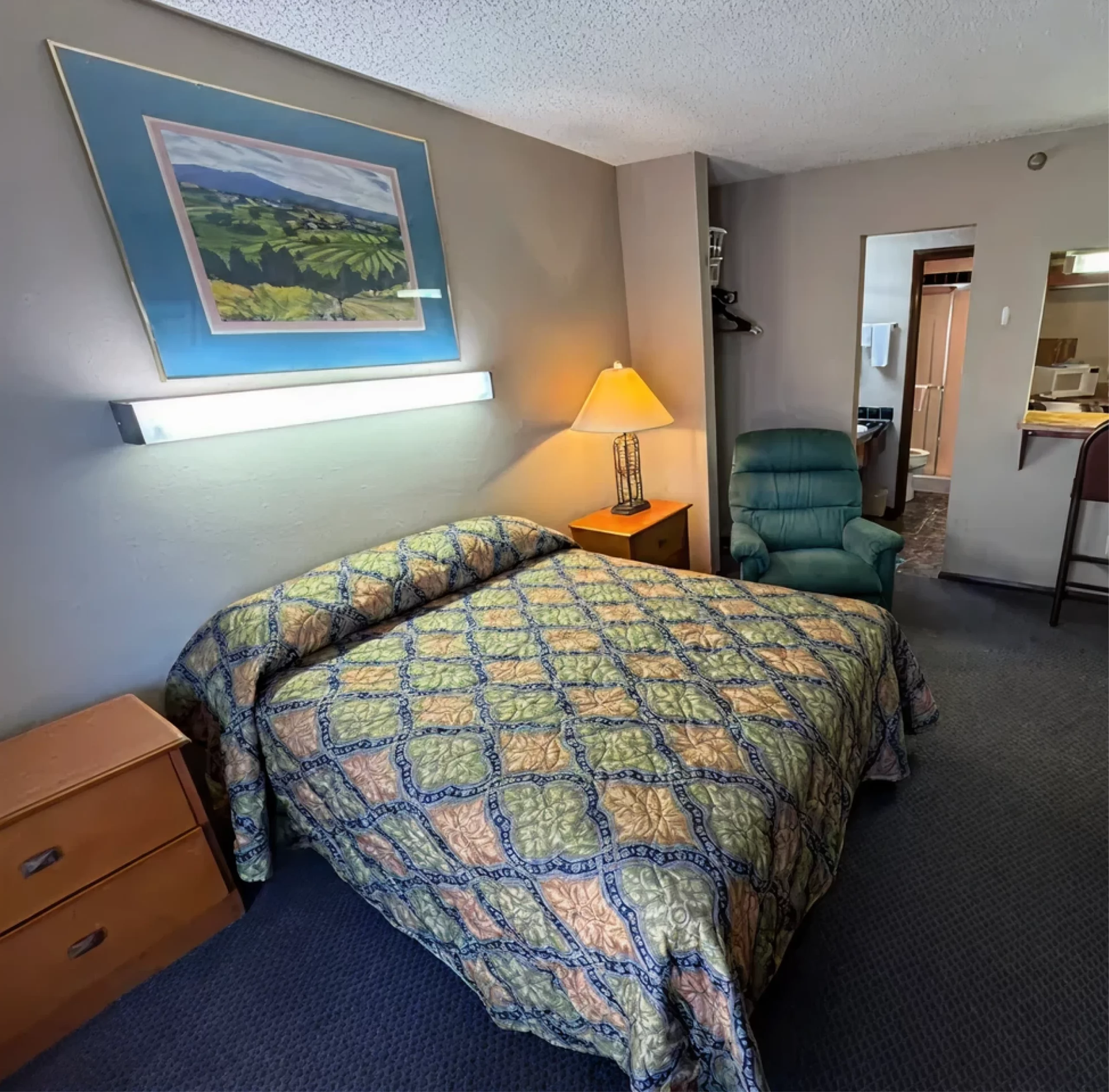 Fully furnished corporate housing bedroom at Walnut Gardens Apartments